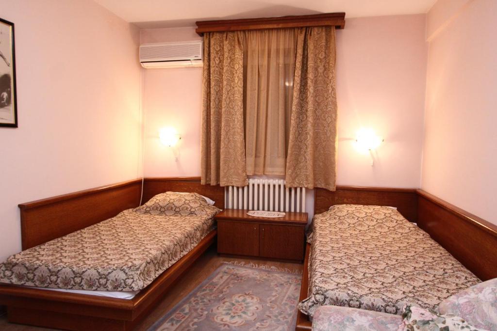 Garni Hotel Pbg Subotica Room photo